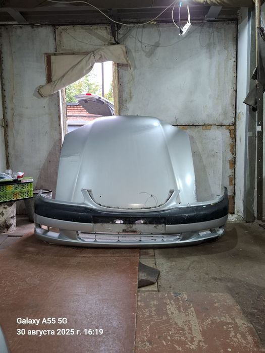 Капот и бампер на тойота авенсис