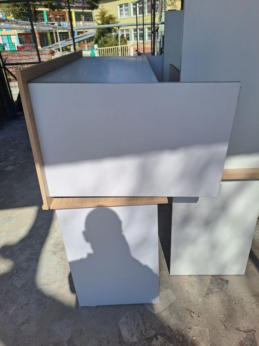 Копютерный -Парта стол сотилади, состоянияси зур