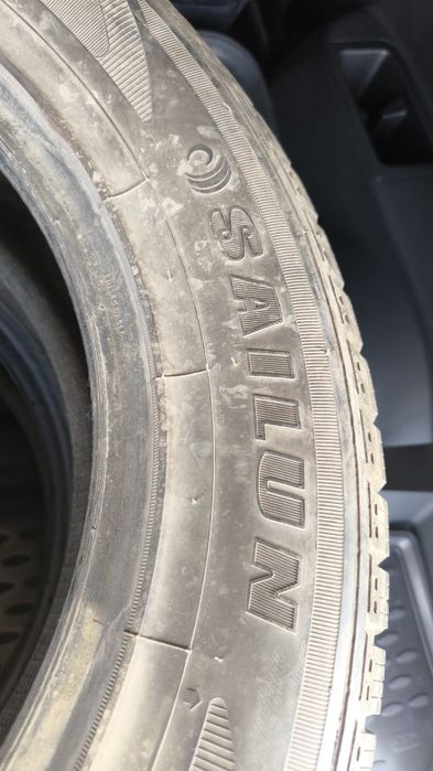 Два баллона  зимней  резины 235-60-R18