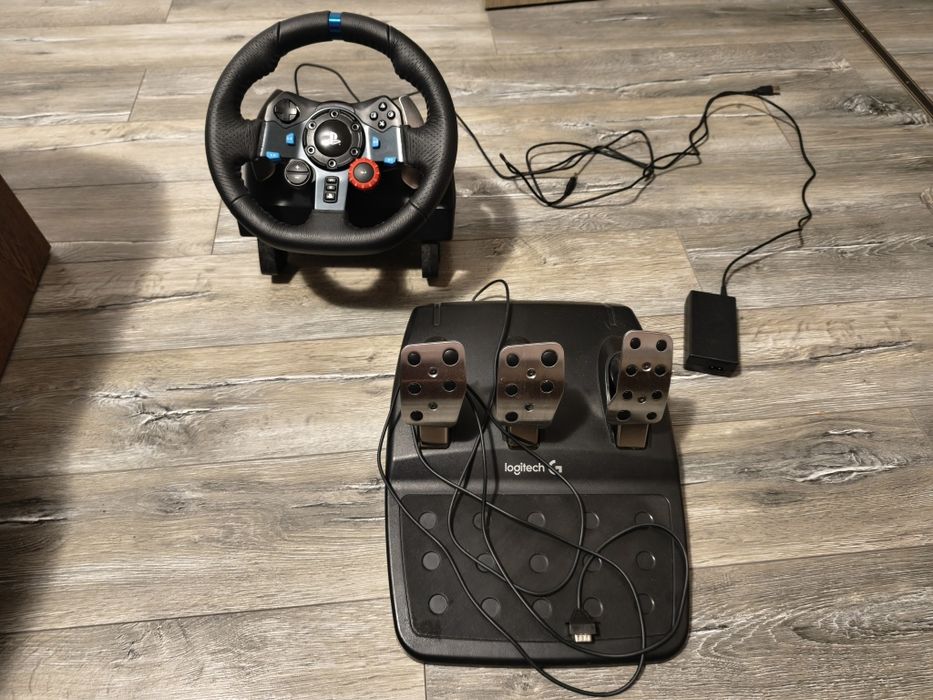 Volan cu pedalier Logitech G29