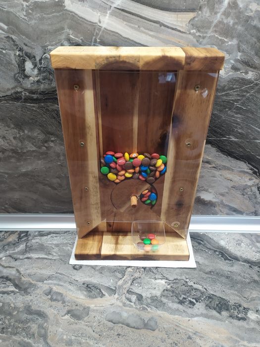 Диспенсър за бонбони