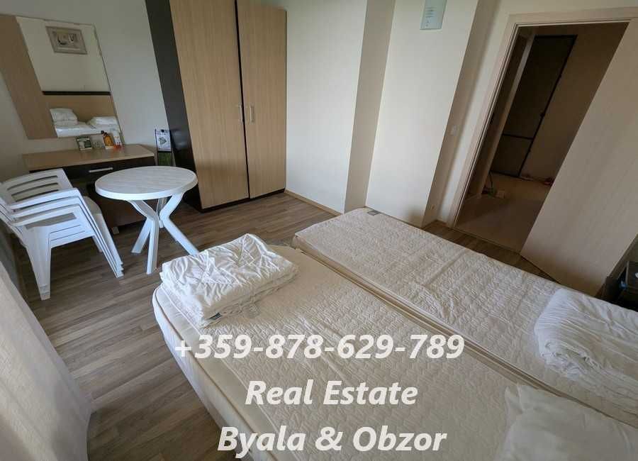 Тристаен апартамент на първа линия в гр.Обзор