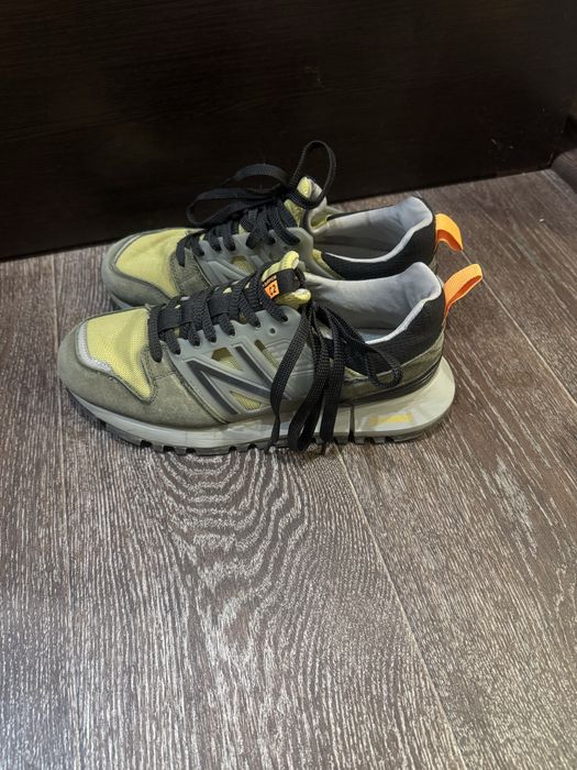 Продам мужские кроссовки