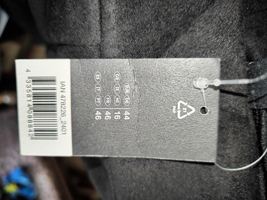 Велурен черен клин