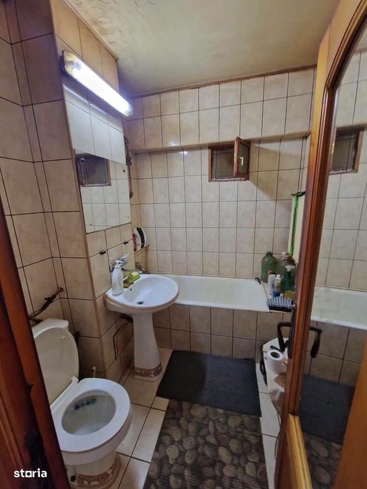 De vanzare apartament cu 4 camere decomandat, balcon, 2 bai , boxa