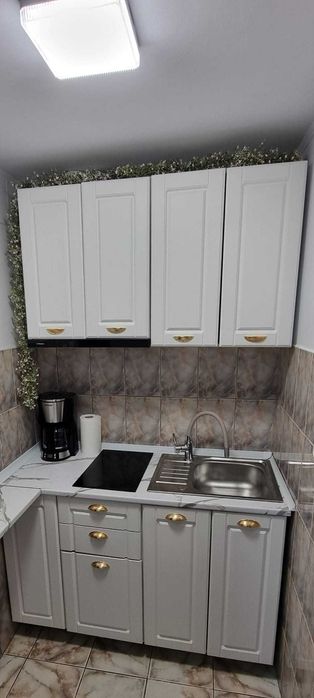 Inchiriez garsoniera renovata, utilata si mobilata, etaj 1 in Sibiu - zona Lazaret. Direct proprietar