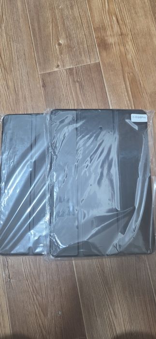 Продам,два чехла новые