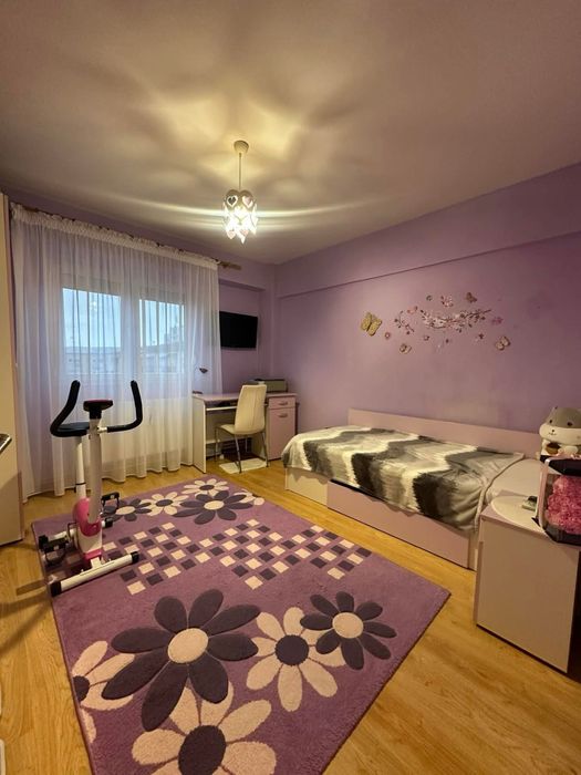 Apartament 2 camere de vânzare, semidecomandat