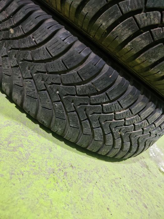 4 бр зимни 215/70/16 Falken