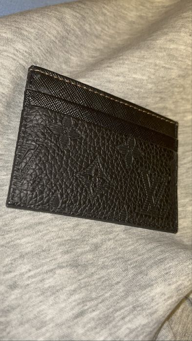 LV кард холдър.