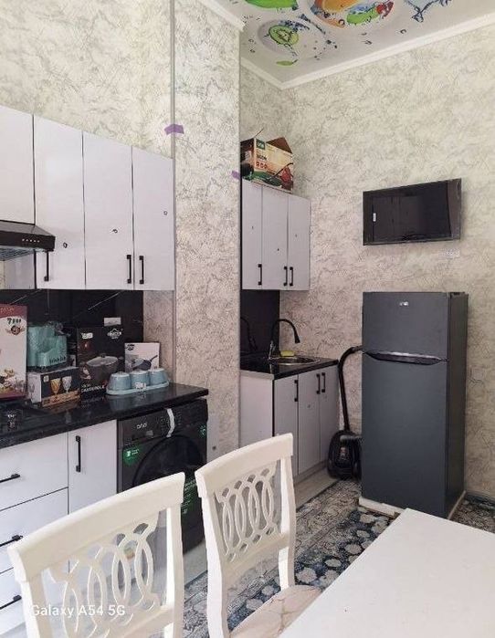 7 каватли домнинг 1 каватида 1 хонали люкс квартира ижарага берилади