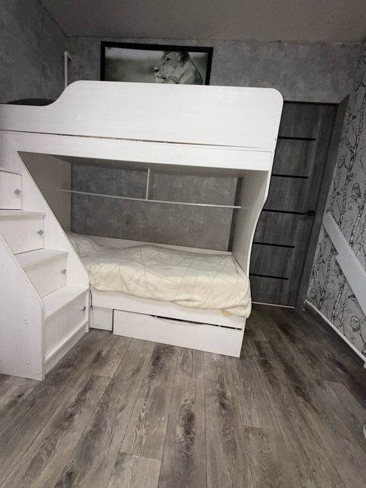 Двух этажная кровать