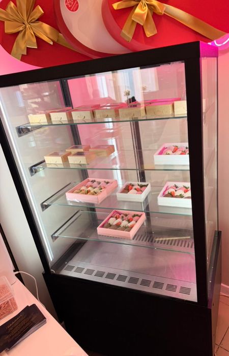 Продам витринный холодильник