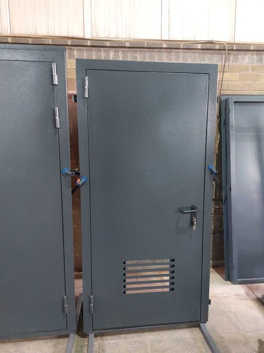 продам двери технические