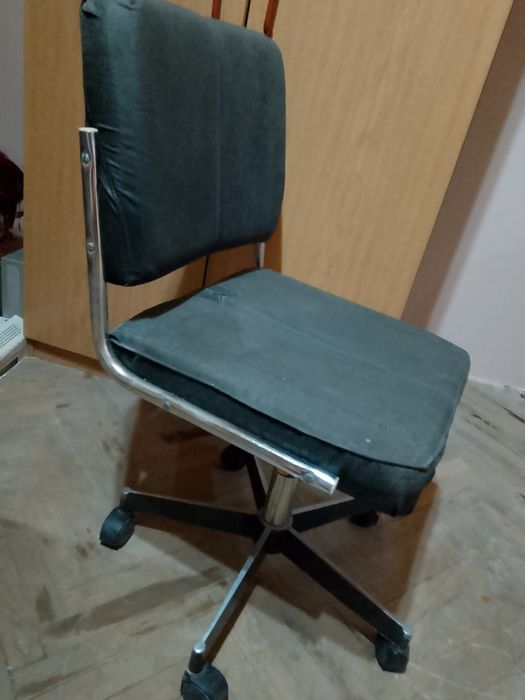 въртящ се стол кожен