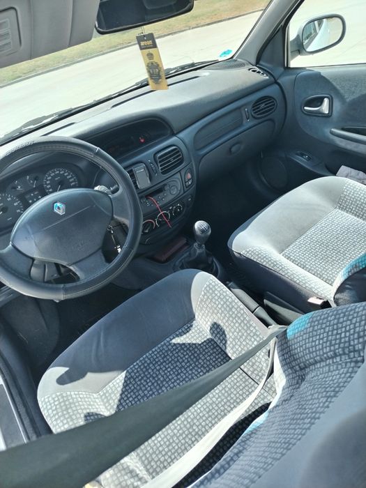 Renault megan 1 1.6. Benzina 16 valve