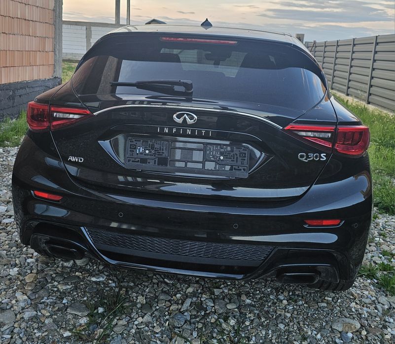 Infiniti q30s,an 2016
