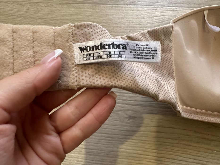 Сутиени Wonderbra
