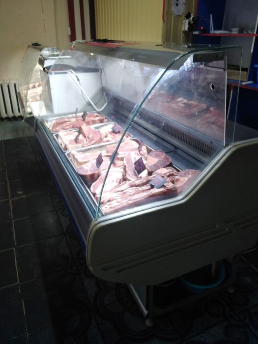 Продаём холодильную витрину