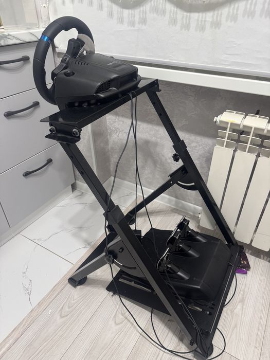 Руль c педалями и подставкой  Logitech g29