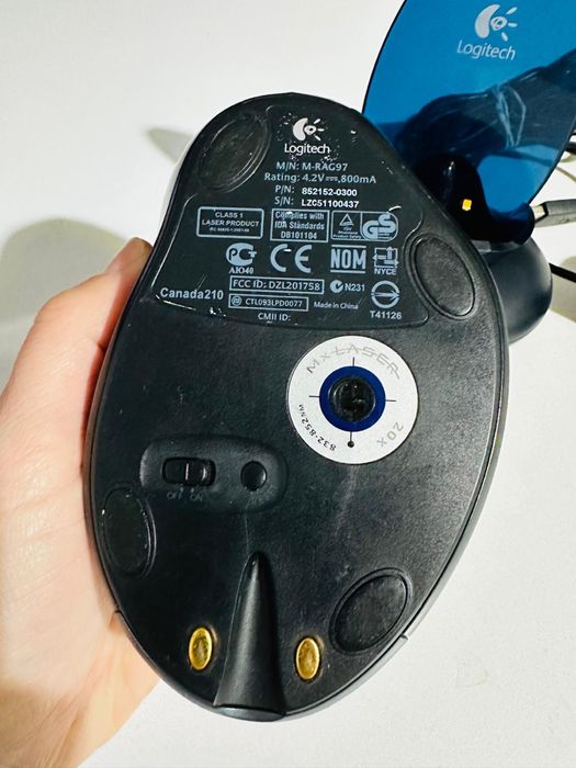 Se vand 2 mouse-uri Logitech