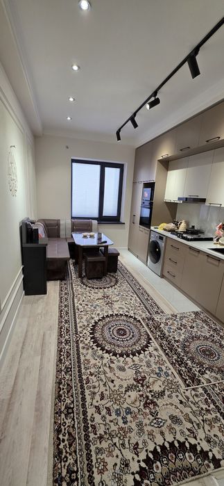 Новостройка дом сотилади 3/7/8  90 квадрат мехнат пости олдида