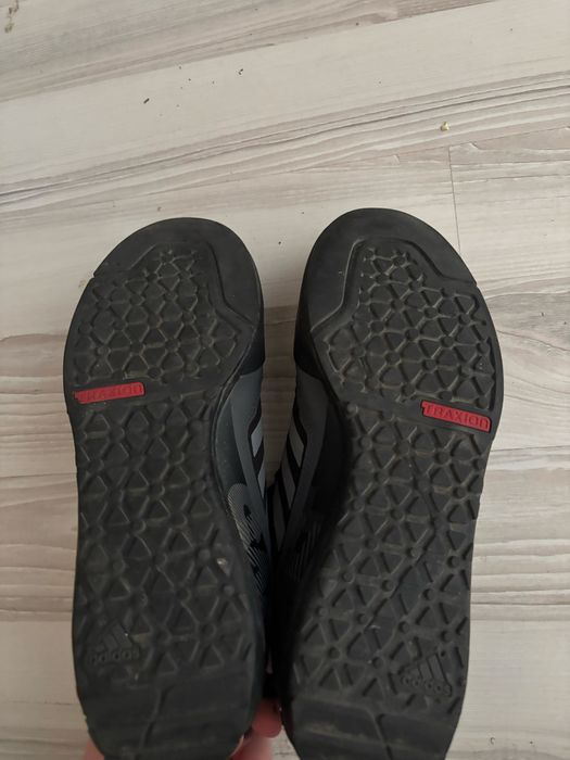 Спортнк маратонки