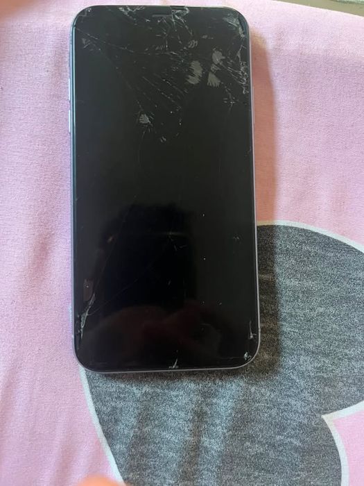 Vand Iphone 11 stare buna