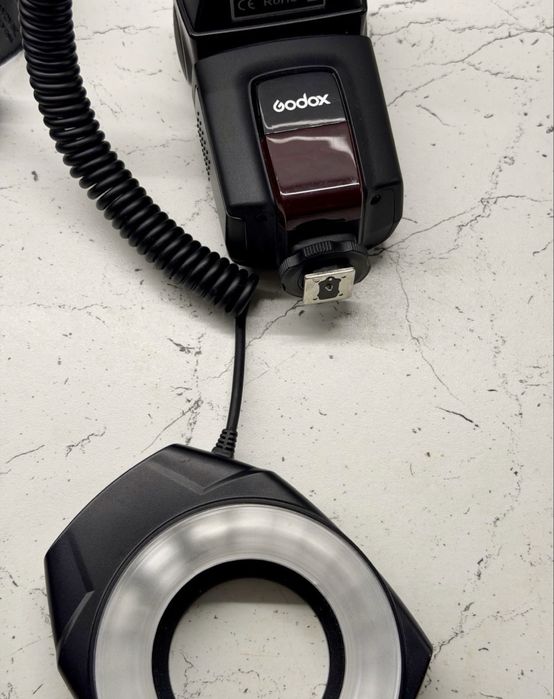 Продаю вспышку Godox
