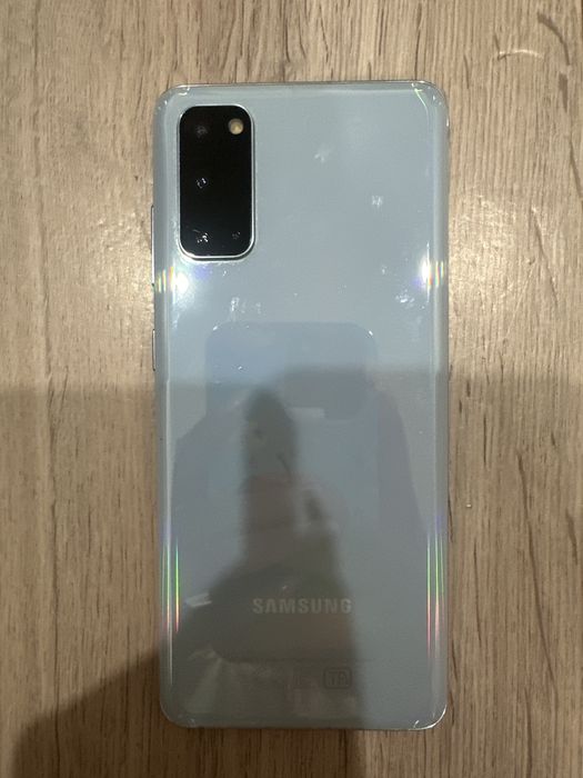 Продам S20 samsung нерабочий с коробкой