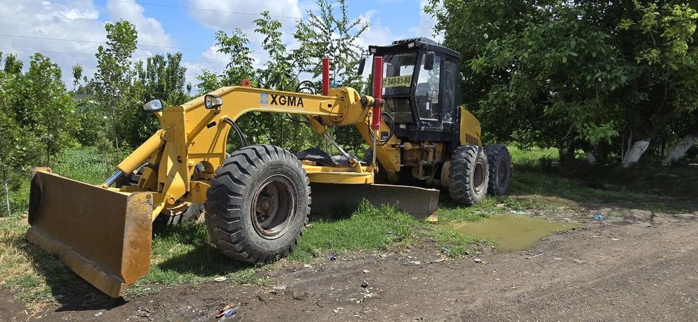 Продаётся  грейдер 165.-180.