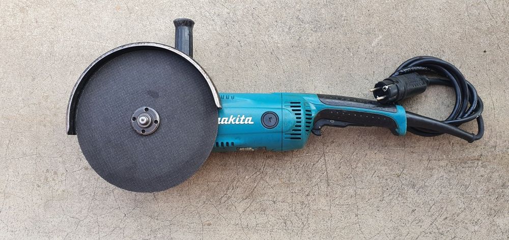 Flex makita 2200w. Model GA9020 S.
