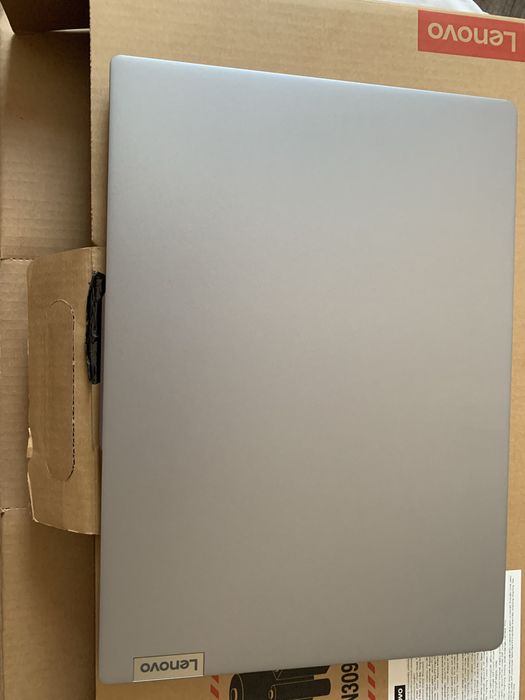 Lenovo AMD RYZEN 7,  16/512