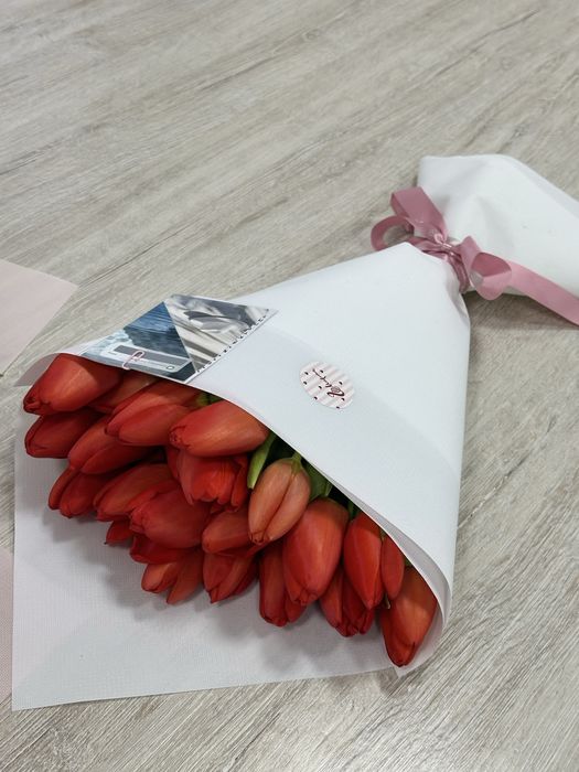 Тюльпаны с оформлением