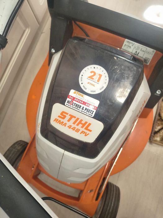 Masina de tuns iarba still