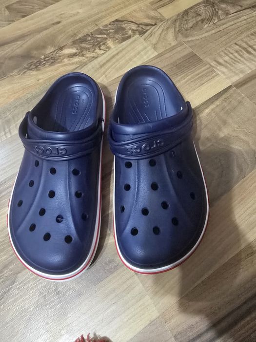 Papuci bărbați Crocs