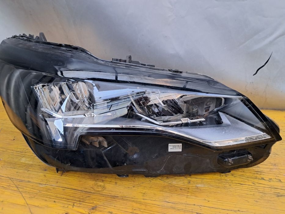 Фар  пежо 308  2021 г Peugeot 308