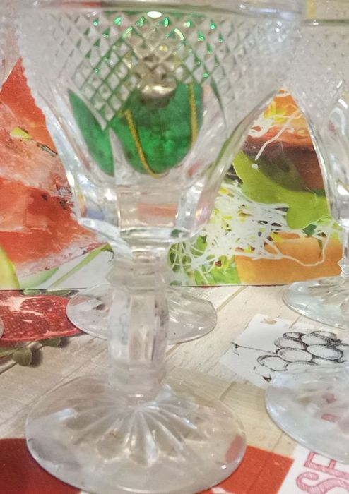 Продавам кристални чаши и вази
