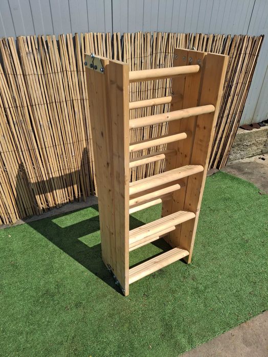 Дървена таванска стълба