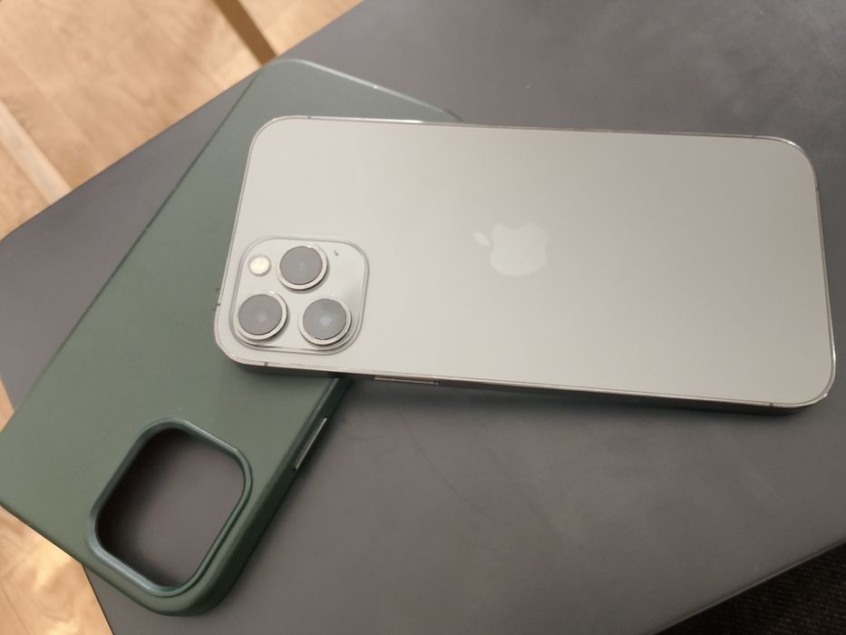 Продам Айфон 12 про макс