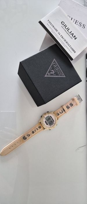Часовник Guess оригинален