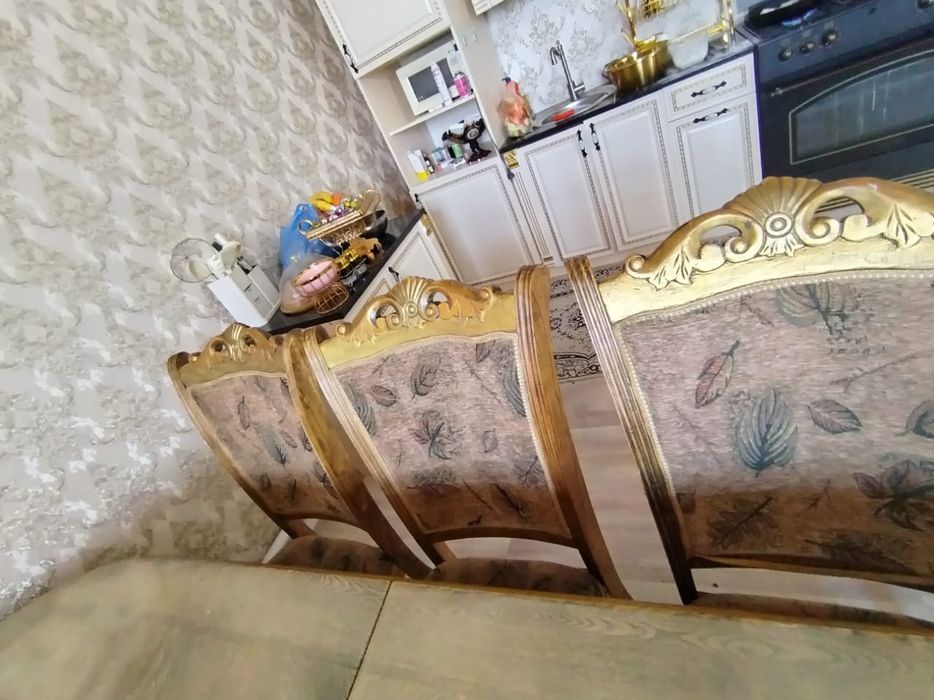 Срочно продам стол со стульями