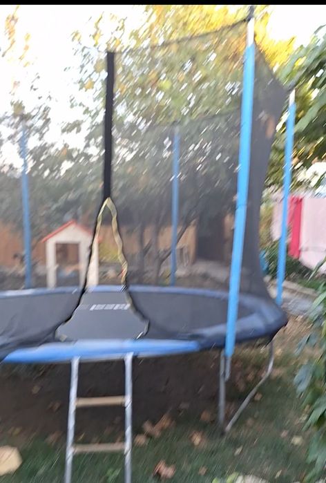 Trambulină pentru copii/adulți – stare foarte bună