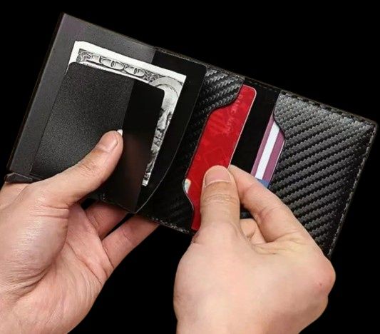 Portofel  Ultra-Subțire din Fibra de Carbon cu Sistem RFID