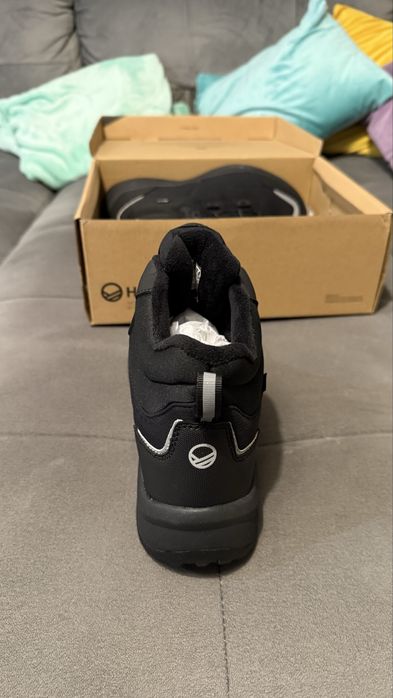 Incaltaminte impermeabila de drumetie Halti