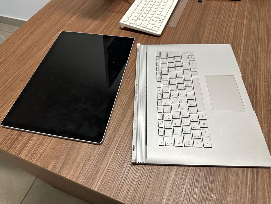 Microsoft Surface Book 2 15 inch schimb cu Macbook