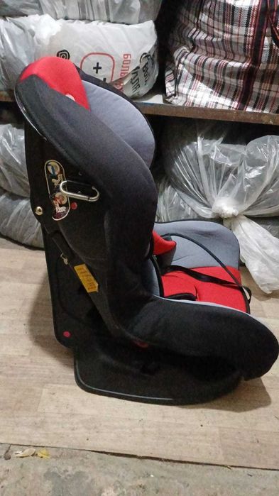 Продам автокресло и шины