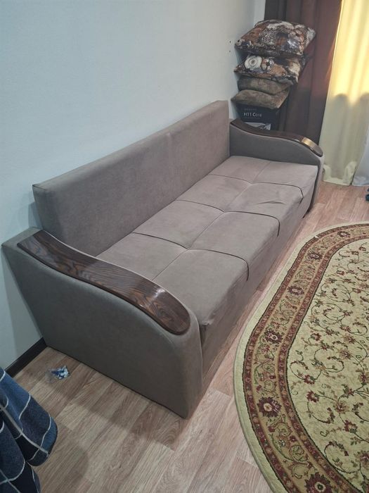 Продам диван с подушками
