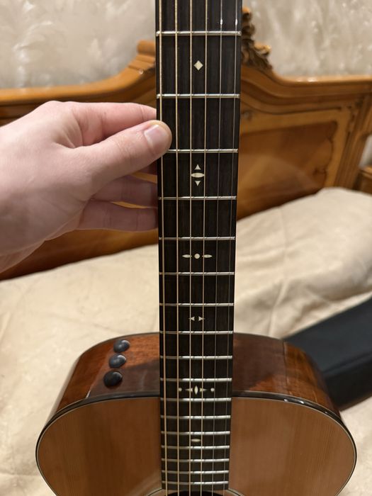 Электроакустическая гитара Taylor