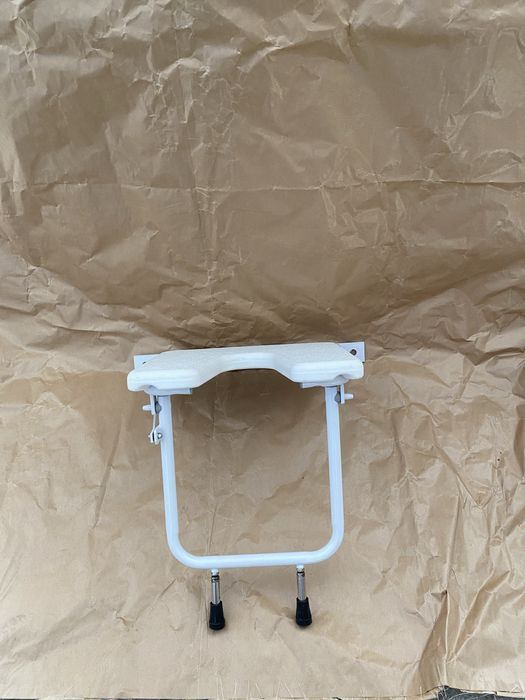 Bancuta cu decupatie cu prindere in perete baie/ dus